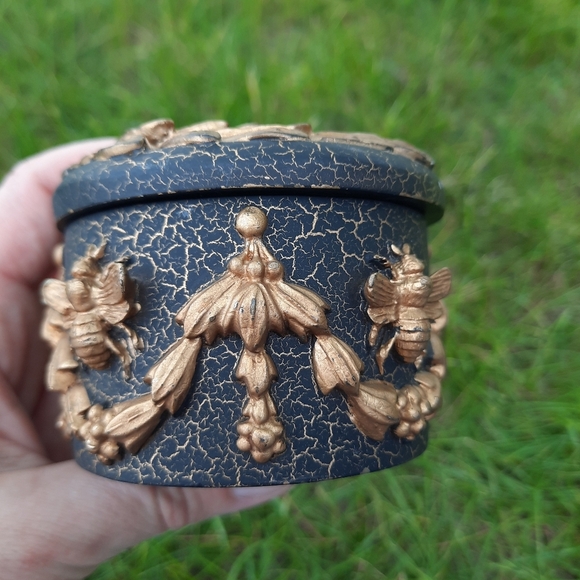 Small Round Gold Metallic 3D Bee Trinket Box - Picture 6 of 10